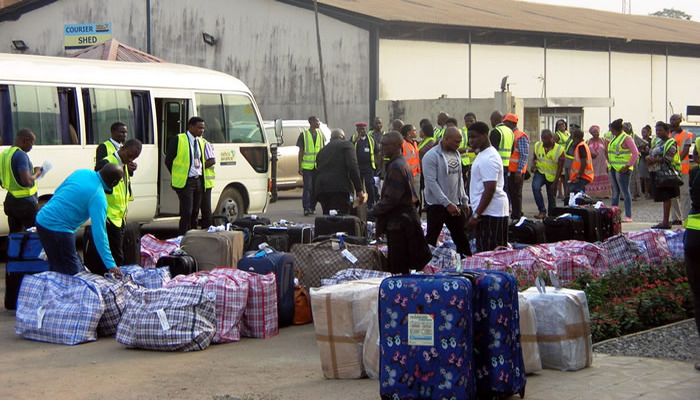 400 Nigerians deported from UAE by kikisblog