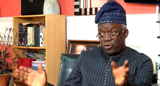 Human rights lawyer, Femi Falana (SAN), has criticized the decision of the Nigerian National Petroleum Company Limited (NNPCL) to determine the price of petrol coming from Dangote Refinery.