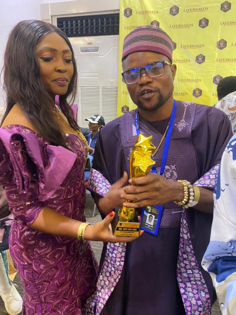 kiki eric dovi on laye award night as his wife present him his award