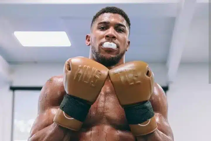 This achievement places Joshua among the elite earners in boxing, trailing only Tyson Fury and Canelo Alvarez this year.