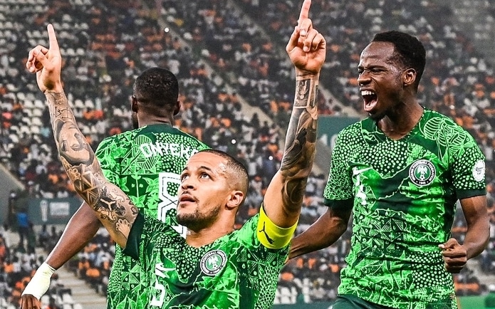 Le Roy’s victory with Cameroon in 1988, the last edition hosted by Morocco, is a defining moment in his coaching career, marked by a 1-0 win against Nigeria, thanks to an Emmanuel Kundé penalty.