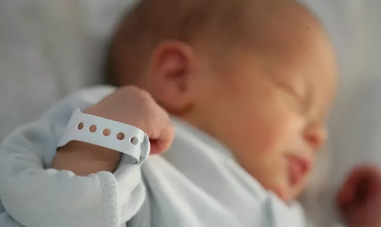 Enregistrer la naissance à la maternité, c'est prendre les premiers pas vers un avenir radieux pour votre enfant.