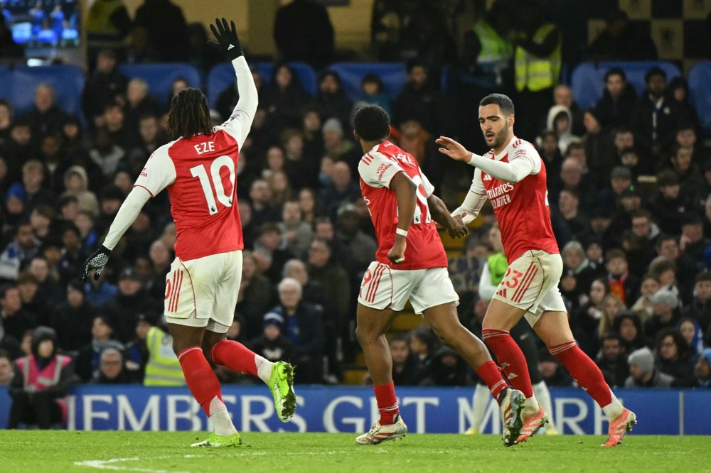 Arsenal Fight Hard to Claim Point From Tenacious 10-Man Chelsea
